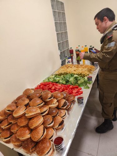 ליווי-חיילים