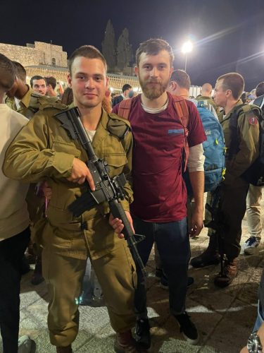 ליווי-חיילים